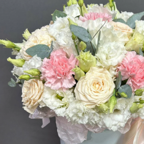  Kemer Çiçek Siparişi Beyaz Kutuda Lisyantus Gül Arajman 