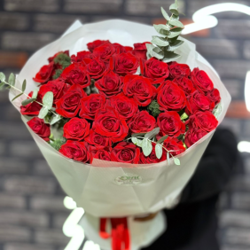  Kemer Blumenlieferung 51 Stück roter Rosenstrauß