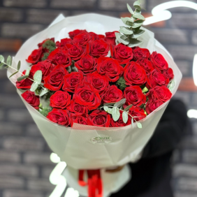  Kemer Blumenlieferung 51 Stück roter Rosenstrauß