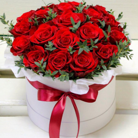  Kemer Çiçekçiler Beyaz Kutuda 29 Adet Kırmızı Gül Arajman