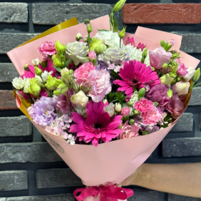  Kemer Blumenbestellung Blumenstrauß aus Lisianthus und Gerbera in gemischten Farben