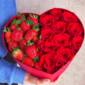  Kemer Çiçek Siparişi Kalp kırmızı kutuda 11 kırmızı Gül ve çilek